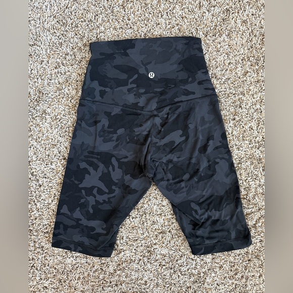 Lululemon Align Highrise Biker Shorts 10” Camo | Size 4 - Picture 4 of 5